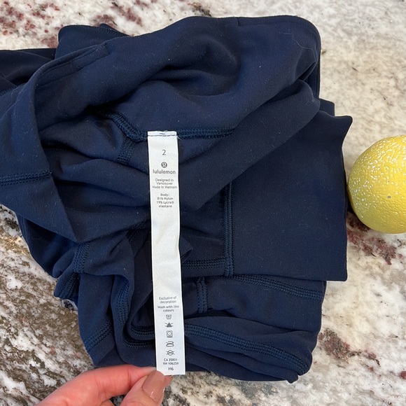 Lululemon Sz 2 Align Jogger Crop *23" in True Navy Nulu Material Size 2 - Picture 13 of 15